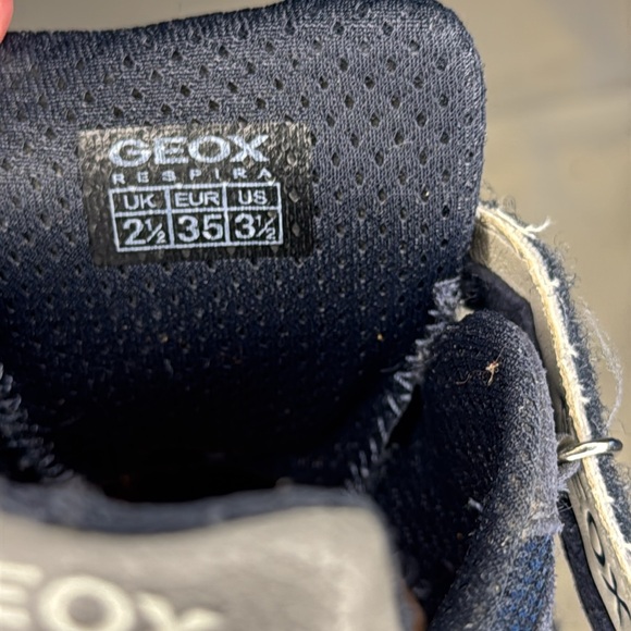 Geox boys sneakers. Lightly worn. Size 36 - Picture 4 of 4